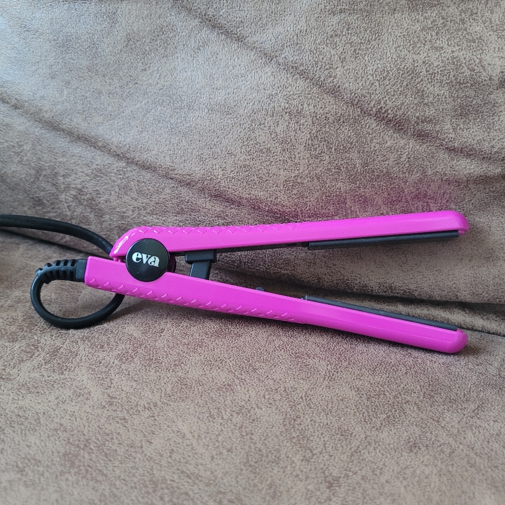 Eva NYC Mini Hair Straightener